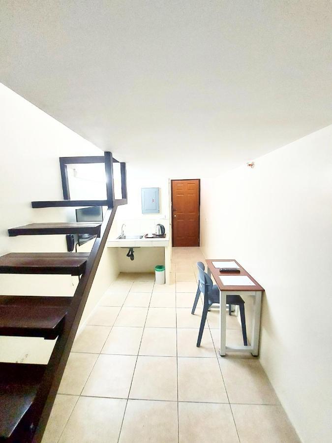 Airobedz Manila - A Value Hotel Bagian luar foto